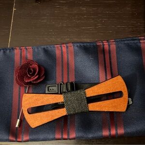 Elegant Wooden Bow Tie with Navy and Red Stripes